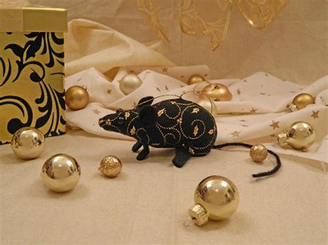 Black With Gold Vines Mouserat Ornament Citrine Mouse