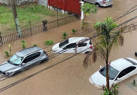 Fuertes lluvias dejan vías inundadas y afectaciones a viviendas