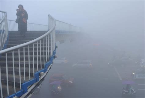 China Rebukes Factories as 24 Cities Come Under Smog 'Red Alert ...