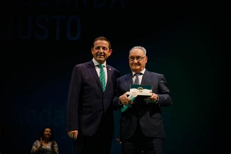 La Fundaci N Eduarda Justo Recibe La Bandera De Andaluc A En Almer A A