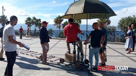 Ciak Si Gira Sul Lungomare Le Riprese Del Film I Versace Le Foto