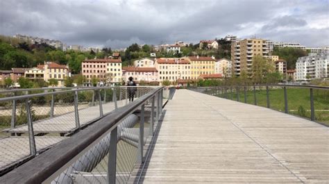 Une Nouvelle Passerelle Sur Le Rhône à Lyon En 2011 Javade Magazine Du Voyage De L évasion