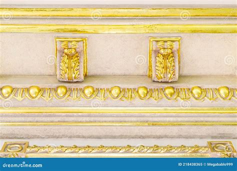 Stucco D Oro Decorativo Di Chiusura Sul Tetto Di Un Lussuoso E Costoso