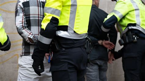 Los Mossos Detienen A 14 Personas En Una Tarde Por Robos Violentos