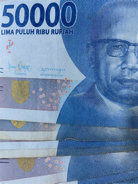 Cerrar Billetes Indonesios Rupia Es La Moneda De Indonesia Foto