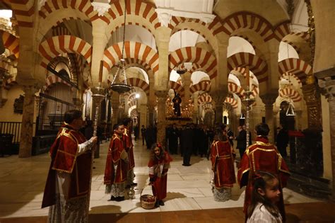 El vía crucis de la Agrupación de Cofradías de Córdoba en imágenes