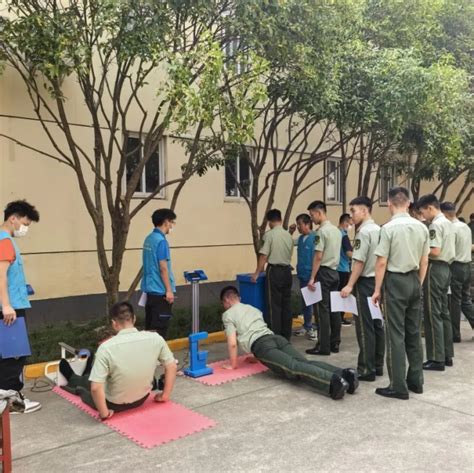 上海市长宁区人民政府 长宁区退役军人事务局 动态信息 加强军地共建，促进全民健康！长宁区仙霞新村街道将体质监测服务送进军营