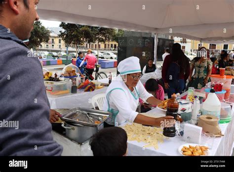 Feriado Finados Calle La Ronda Quito Jueves 2 De Noviembre Del 2023