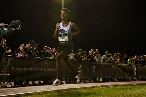 Yeman Crippa Vince I 10000 Metri Sulla Pista Di Londra Running