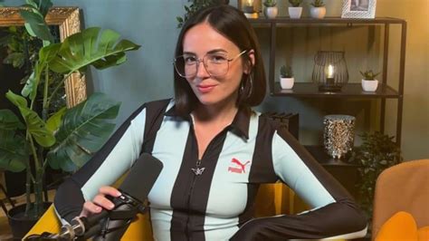 Agathe Auproux Elle Affiche Un Abonn Qui Lui Envoie Des Photos