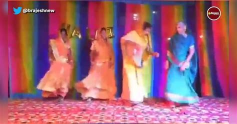 Old Dadi Group Seen Dancing In Madhya Pradesh In A Wedding Fuction Dies Of Heart Attack डांस