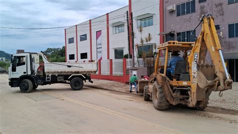 Secretaria De Obras Realiza Limpeza De Ruas De Cinco Bairros De Brusque