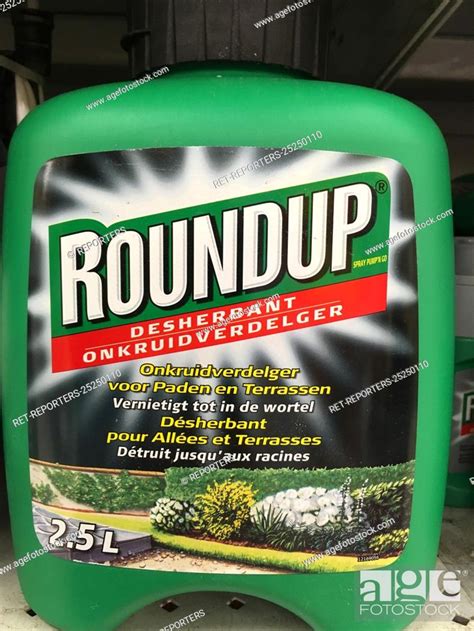 Roundup of Monsanto sold in supermarket ; roundup en vente dans les ...