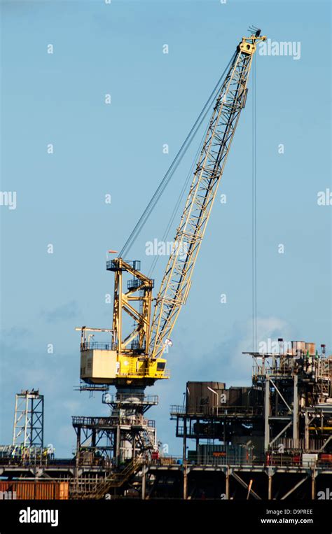 Offshore Oil Rig Crane High Resolution Stock Photography And Images Alamy