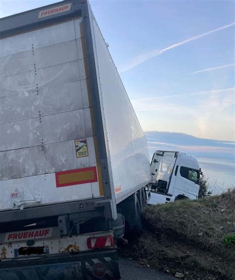 Tir Incastrato Sul Monte Fasce Fatale Stata La Chiusura Dell