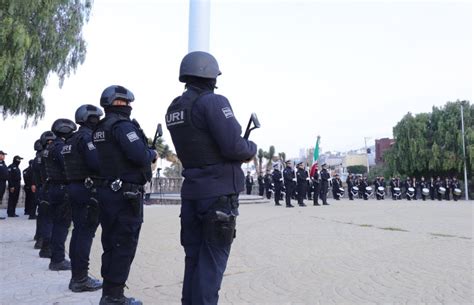 Reconocen a 15 policías estatales de Querétaro por 25 años de servicio