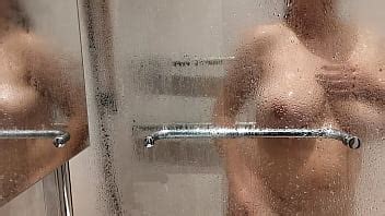 Cogí a mi hermanastra en el baño XVIDEOS