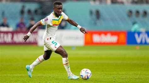 Football Le S N Galais Idrissa Gu Ye Jamais Le Premier Lion