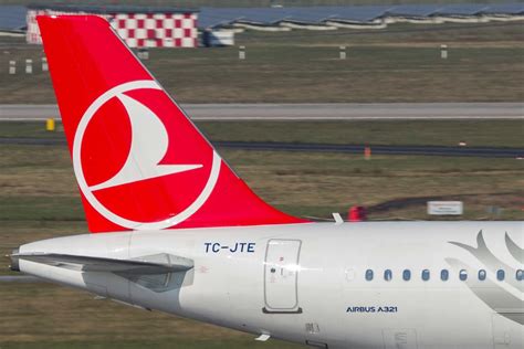 Turkish Airlines Tk Thy Tc Jte Polati Airbus A 321 231 Sl