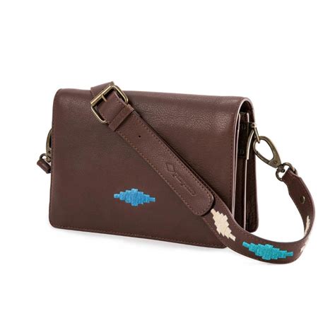 Pampeano Estilo Leather Crossbody Bag in Brown