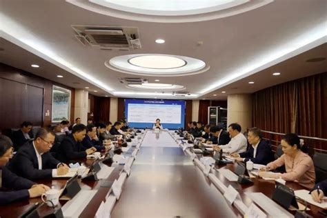 衢州市政府常务会议专题学习研究《浙江省内部审计工作规定》