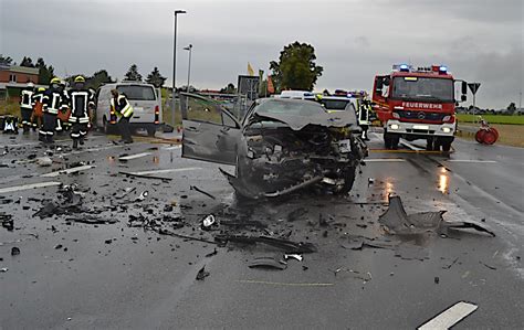 Pol Hm Schwerer Verkehrsunfall Auf Der Bundesstra E Bei Coppenbr Gge