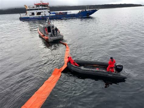 Armada Activa Operativo Por Derrame De Combustible En Puerto Natales