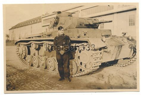 Foto Panzermann Vor Panzer Iii Kampfwagen Postimages