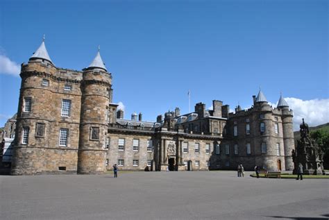 Holyroodhouse Tour Information - Secret Scotland