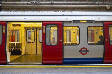 The Real Reason The Circle Line Isnt Actually A Circle Travel News