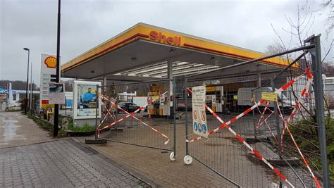 Hückeswagen Umbau der Shell Tankstelle Eröffnung im Mai