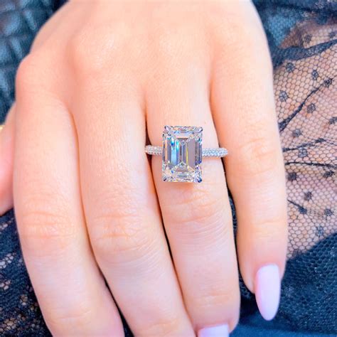 Emerald Cut Solitaire Engagement Rings