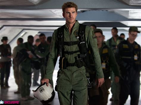 See Liam Hemsworth as a Hot Hero in Independence Day: Resurgence ...