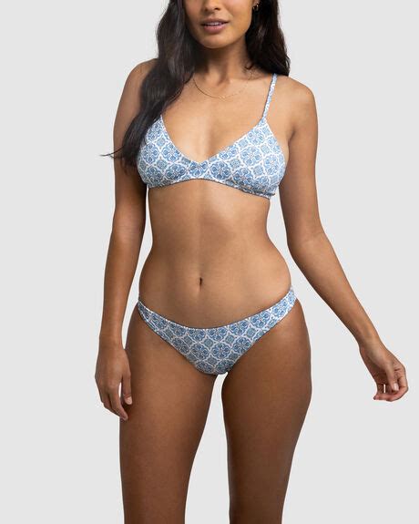 Hot Sexy Nahla Bee Bikini Pics