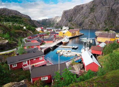 Vue du village de pêcheurs de Nusfjord Norvège Puzzle en Magnifiques