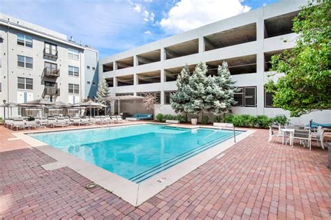 Earn in Uptown Square Apartments, an Airbnb-friendly apartment building