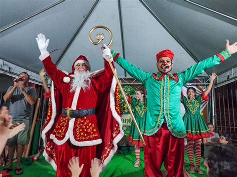 Chegada Do Papai Noel Atrai Grande P Blico Ao Cal Ad O Prefeitura