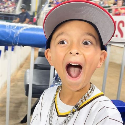 Video The Story Behind Viral Video Of Fans Emotional Reaction To Manny