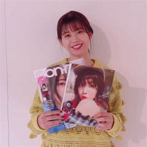 渡邉理佐さんのインスタグラム動画 渡邉理佐instagram 「発売まであと20日！ノンノ＆写真集のw表紙を持った理佐からのムービーも