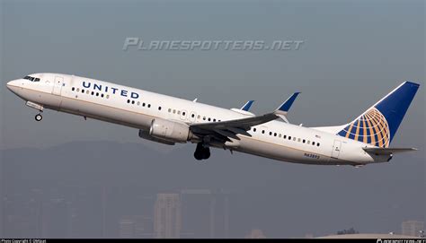 N62892 United Airlines Boeing 737 924ER WL Photo By OCFLT OMGcat ID