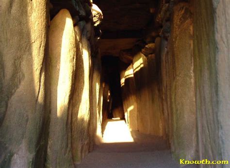 Winter Solstice sunrise at Newgrange - December 2004