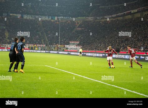 Yuto nagatomo inter keisuke honda fotografías e imágenes de alta