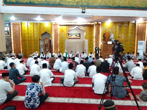 Lautan Ummat Banjiri Masjid Raya Baitul Izzah Phbi Isra Mi Raj