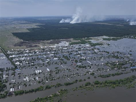 Hundreds Plucked From Flooded Homes Ukraine Dismisses Counteroffensive