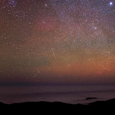 Night Sky Over The Pacific Ocean Photograph By Babak Tafreshi