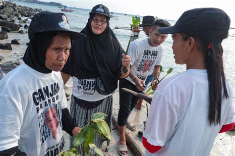 Lewat Menanam Pohon Mangrove Relawan Nelayan Ganjar Gelar Sosialisasi