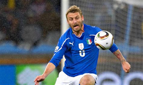 Plano Deportivo De Rossi Debuta Como Colaborador Técnico De Italia