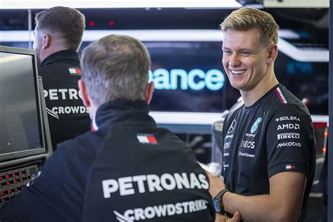 Mick Schumacher Probar El Mercedes W De F En Barcelona