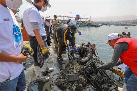 Recolectan más 45 toneladas de residuos sólidos del fondo marino