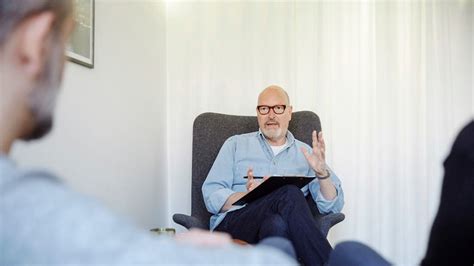 What is a psychiatrist? What they are, types, and more